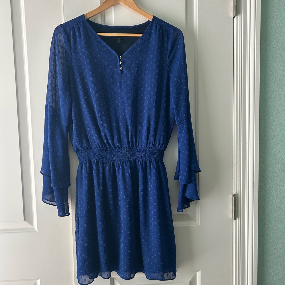 White House Black Market,  Bell Sleeve